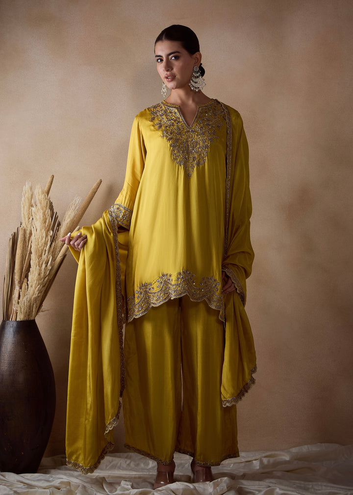 VRINDAVAN H KURTA SET